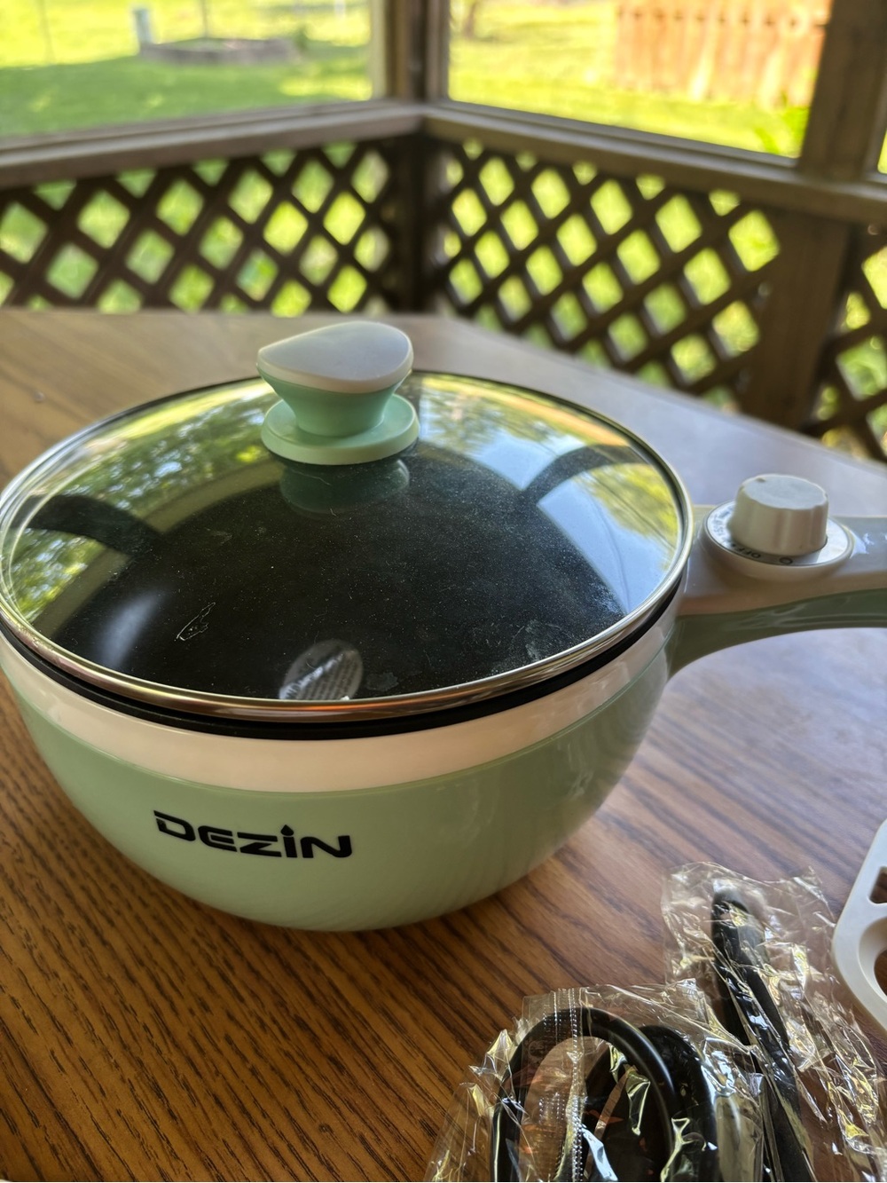 DEZI Mint Green Electric Skillet with Glass Lid and Handle